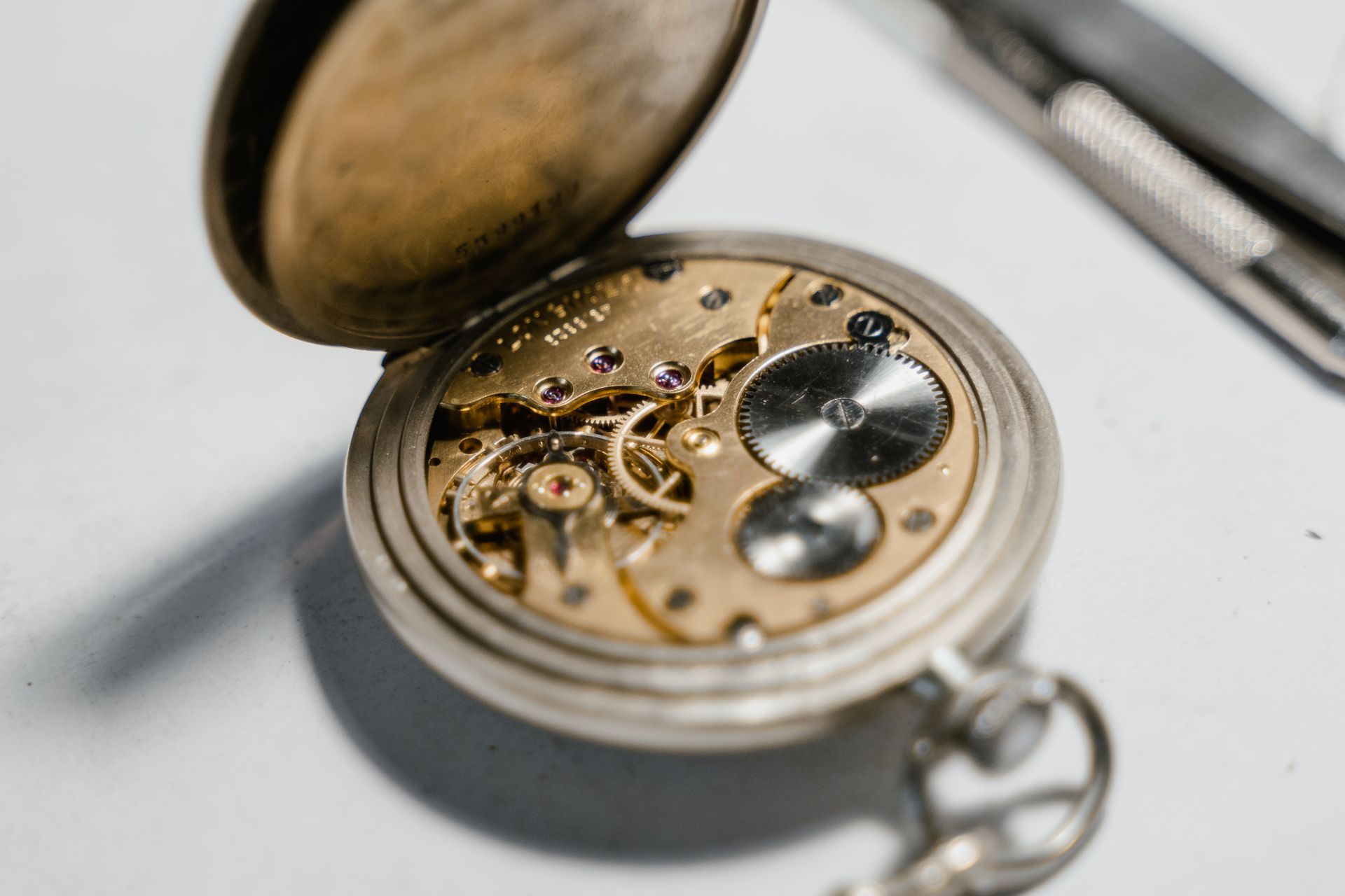Watchmaking: Between Timelessness and Real-Time Data